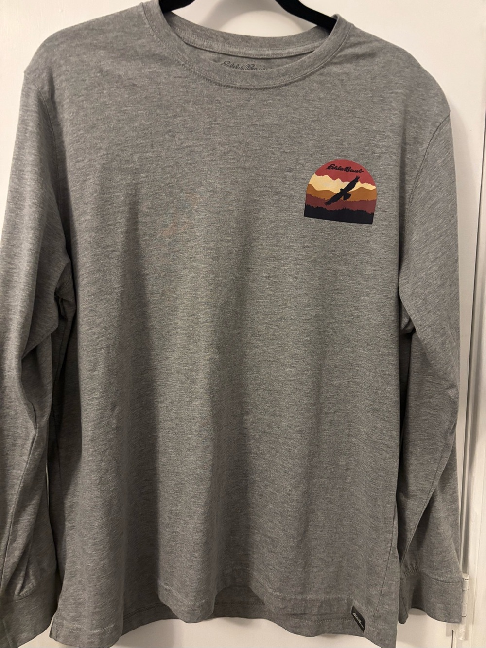 Eddie Bauer Gray Long Sleeve Tee with Sunset Surf Patch  Mens Size Large